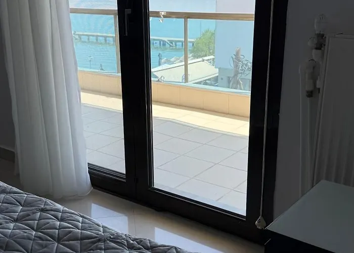 The Absolute View * Peraía