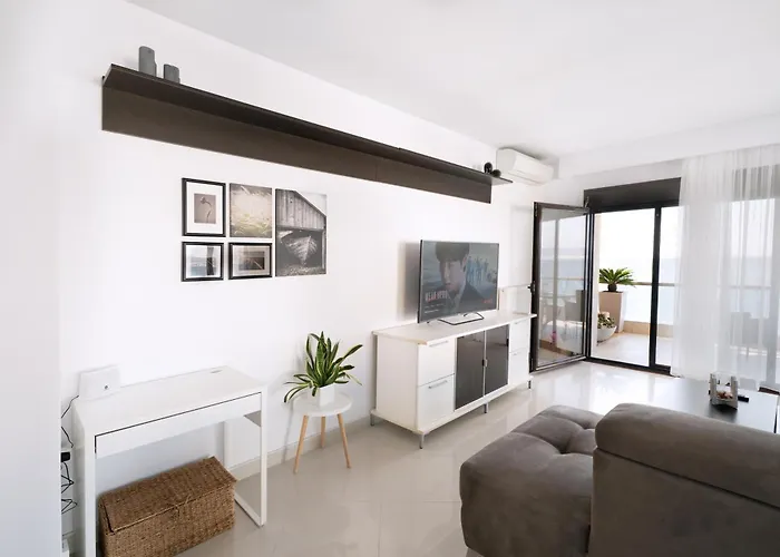 The Absolute View * Peraía